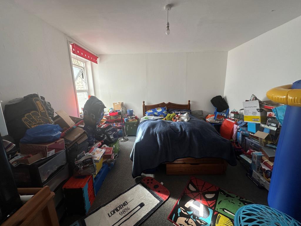 Lot: 71 - FREEHOLD BLOCK OF FLATS FOR INVESTMENT - Flat one bedroom two